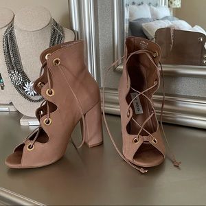 steve madden nude lace up